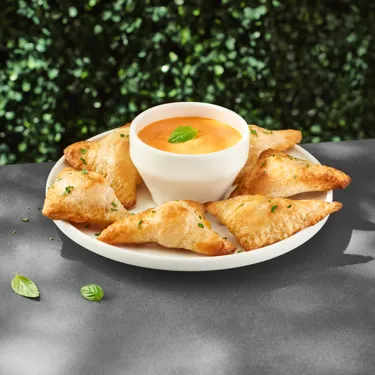 Madametussauds May24 Grilledcheesepuffsapp